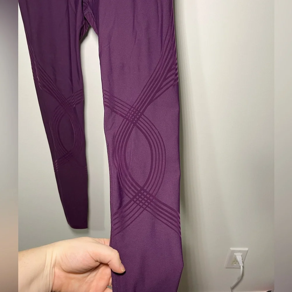 Fanka Deep Purple Reversable body sculpt High Rise Leggings in XS-S - Picture 4 of 12